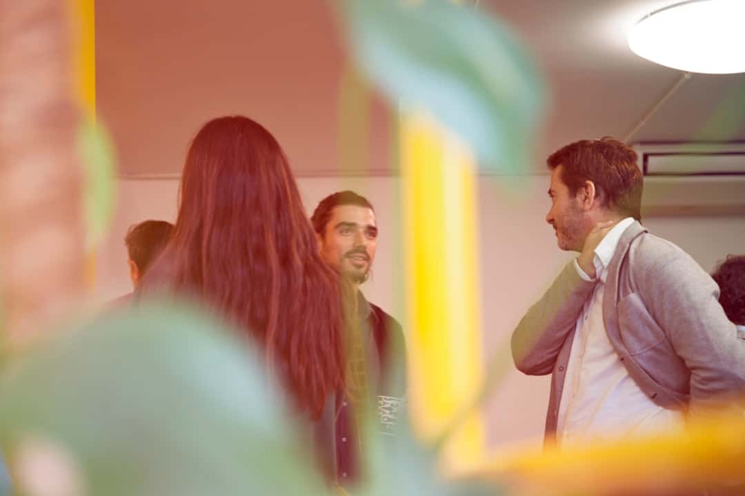 découvrez l'art du networking : établissez des connections, développez votre réseau professionnel et boostez vos opportunités de carrière avec nos conseils et stratégies efficaces.