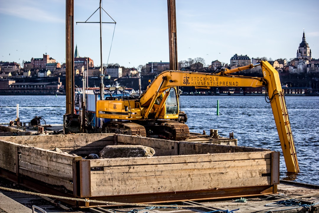 découvrez notre sélection de véhicules de construction robustes et fiables, conçus pour répondre à tous vos besoins sur le chantier. que ce soit des bulldozers, des pelleteuses ou des camions, trouvez l'équipement idéal pour mener à bien vos projets de construction.